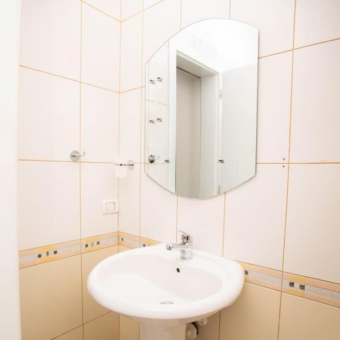 Suprem Apartment Tirana Bagian luar foto